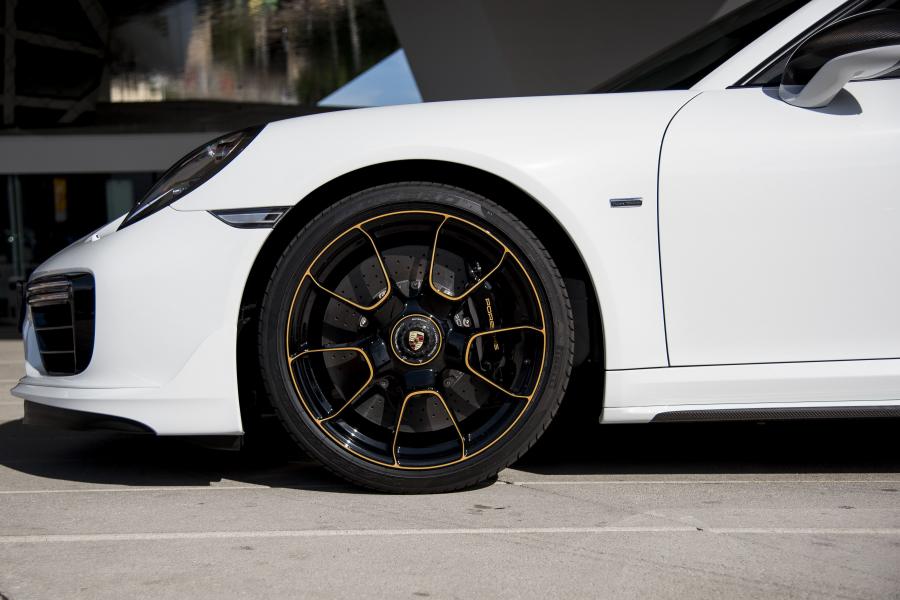 Детали экстерьера Porsche 911 Turbo S Exclusive Series (991) 2017 года  (фото 49 из 70)